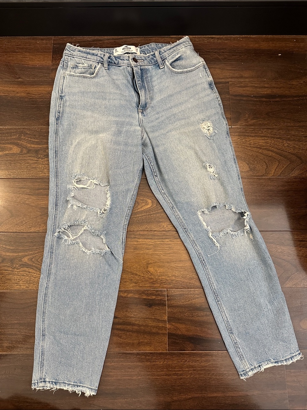 Hollister Light Blue Curvy High-rise Mom Jeans